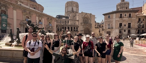 Un groupe d'étudiants et d'étudiantes accompagné d'enseignantes lors du stage Arts et culture en Europe